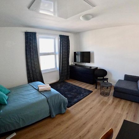 Lovely One Bedroom Flat Londra Esterno foto