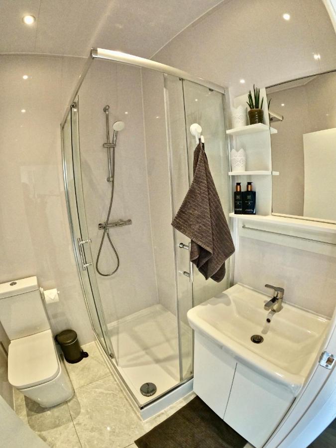 Lovely One Bedroom Flat Londra Esterno foto