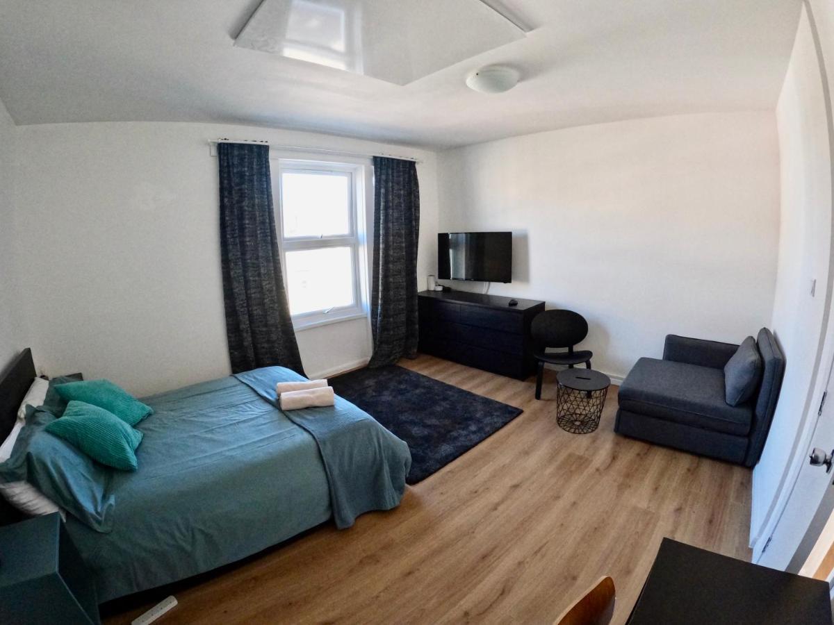 Lovely One Bedroom Flat Londra Esterno foto