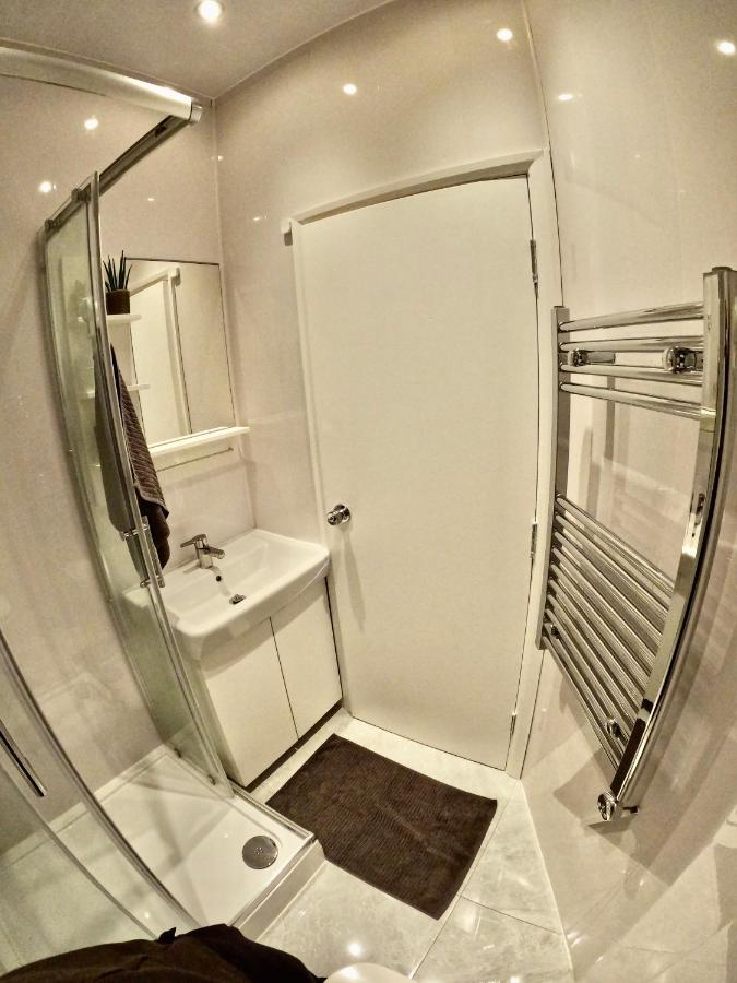 Lovely One Bedroom Flat Londra Esterno foto